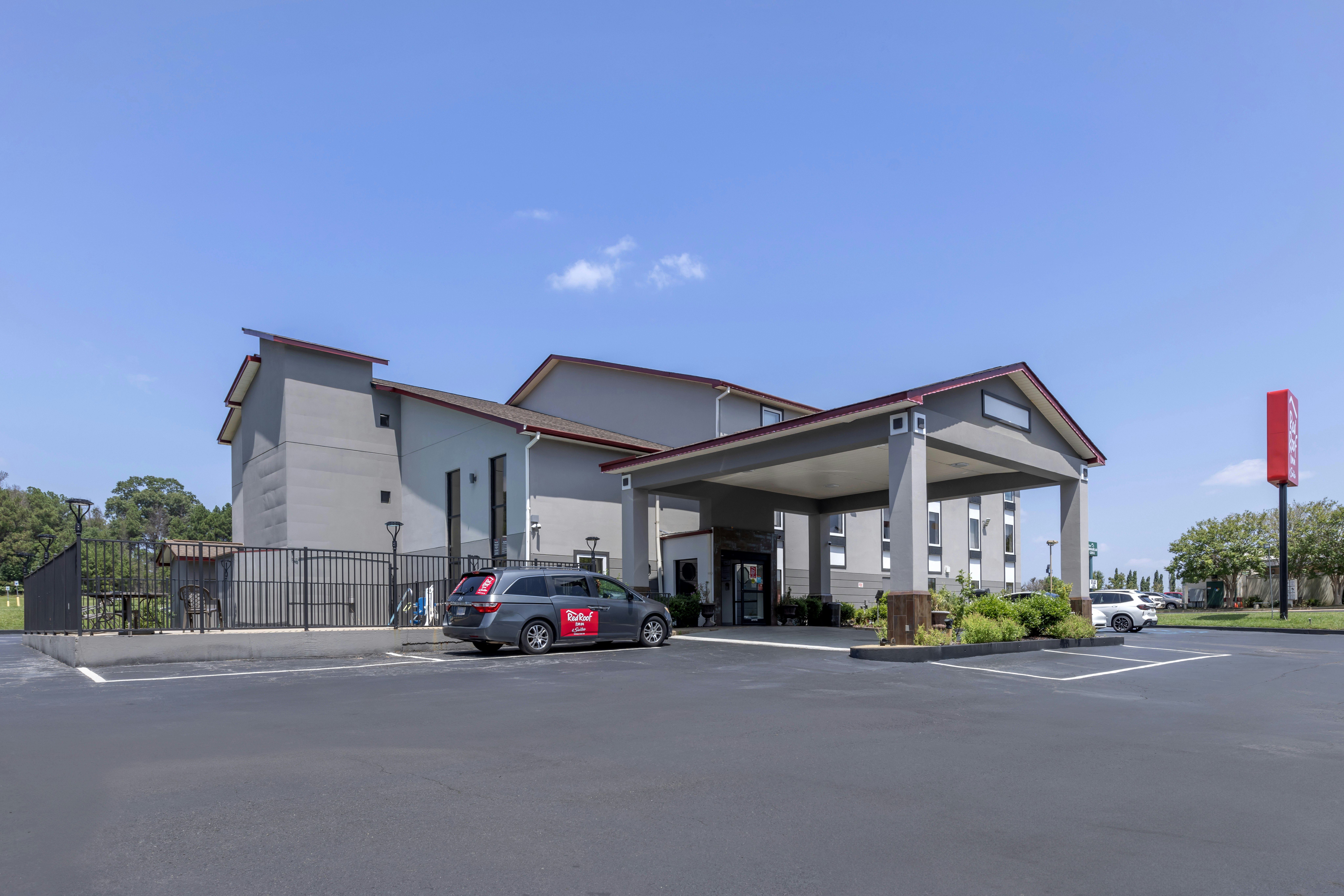 Red Roof Inn & Suites Clinton 31/37