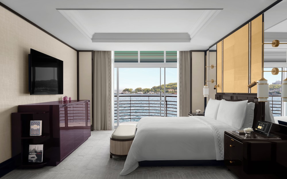 Bosphorus, Superior, Suite, King Bed, Sofa