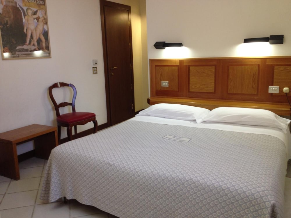 ALBERGO BIANCHI STAZIONE 18/50