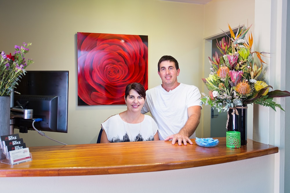 Mackay Rose Motel 8/44