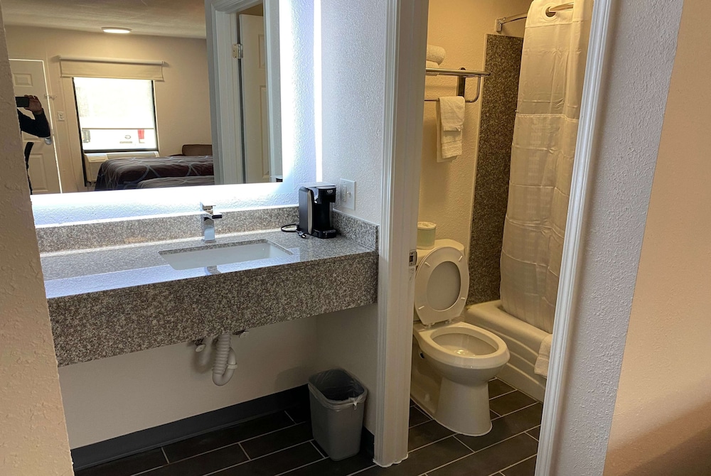 Super 8 By Wyndham Marietta/West/Atl Area 8/24