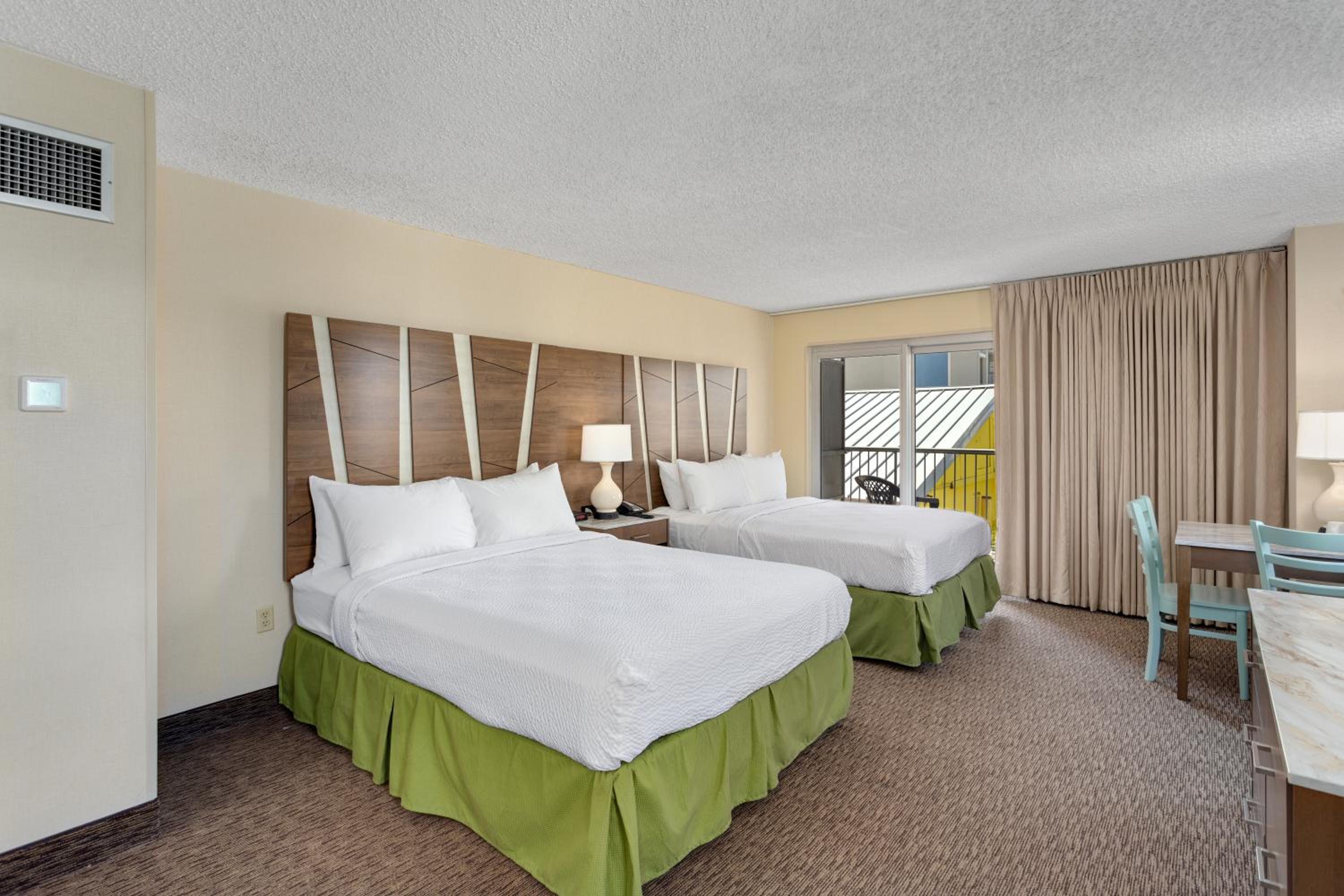 Standard, Queen Bed, City Side, Balcony