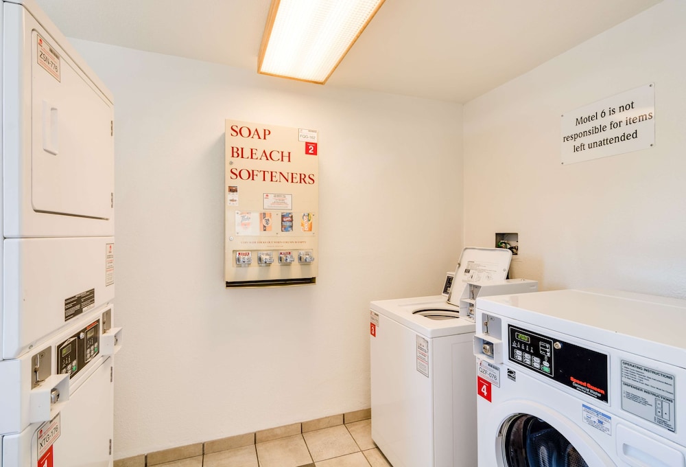 Motel6 Schiller Park, IL - Chicago O'Hare 12/48