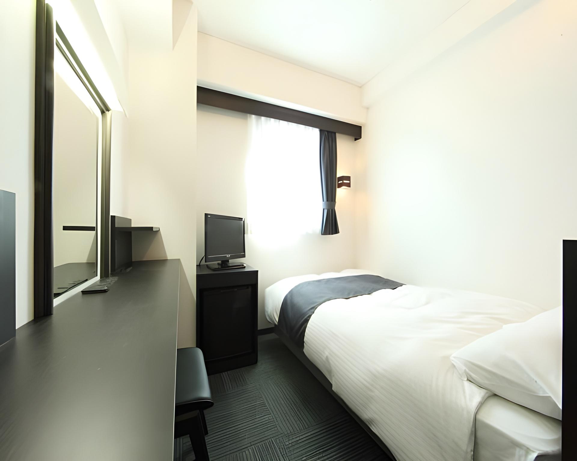 SEMI ROOM, SEMI DOUBLE BED