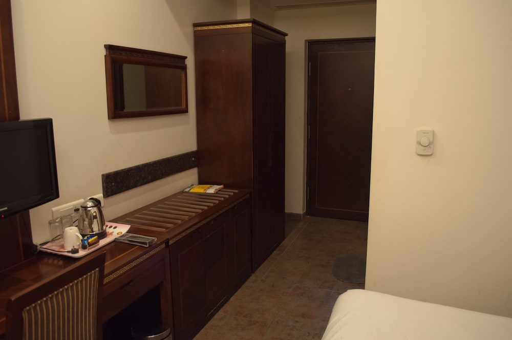 Venky Residency 21/26