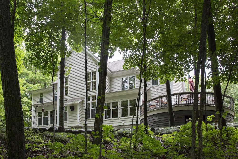 Hidden Serenity Bed and Breakfast 2/47