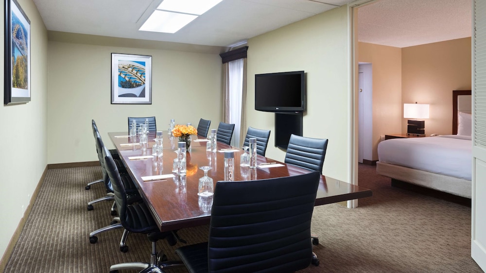 DoubleTree Suites by Hilton Cincinnati - Blue Ash 34/38