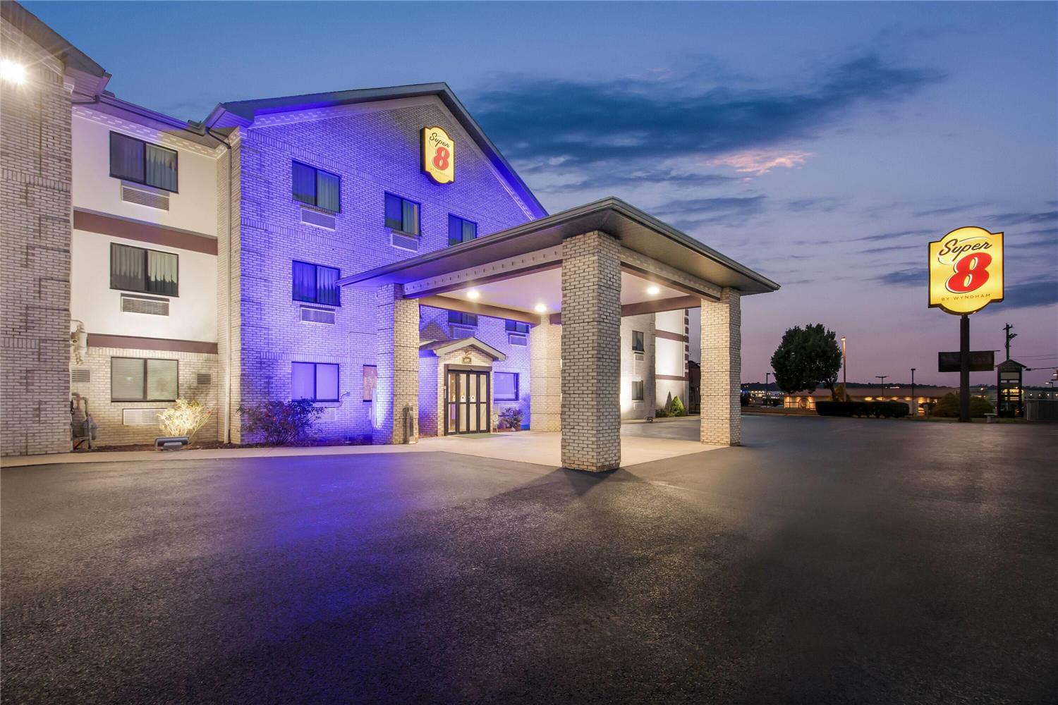 Super 8 by Wyndham Uniontown PA 26/29