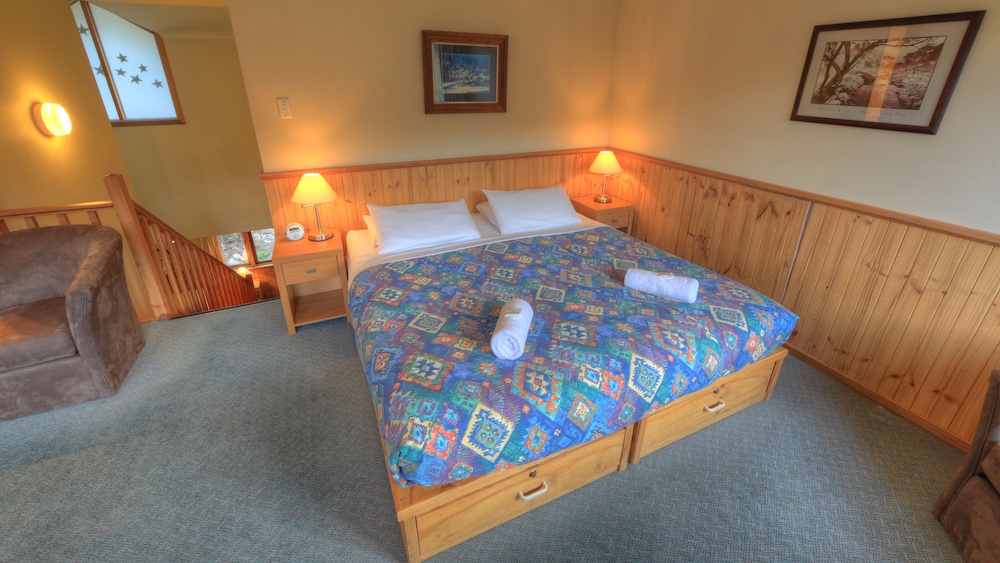 CANDLELIGHT LODGE 22/59