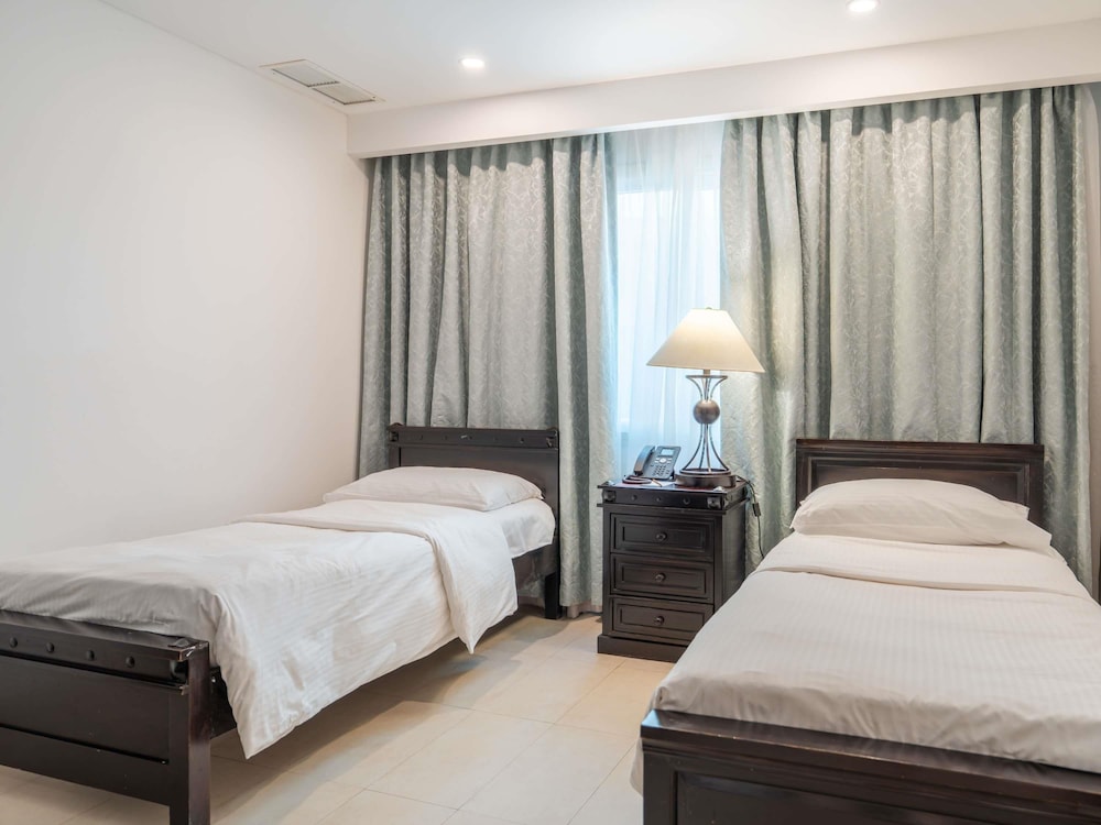2 Bedrooms, 2 Double Beds, Pool Access، Movenpick Hotel & Resort Al Bidaa 6/10