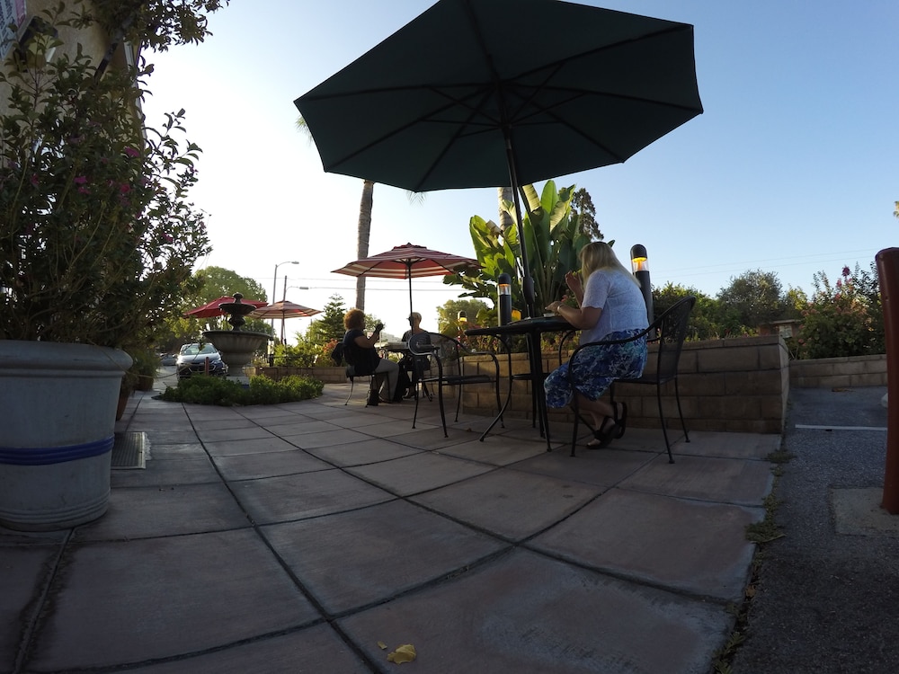 Loma Linda Inn. 41/54