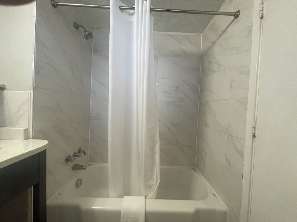 Motel6 Norfolk, VA – East Little Creek 44/50