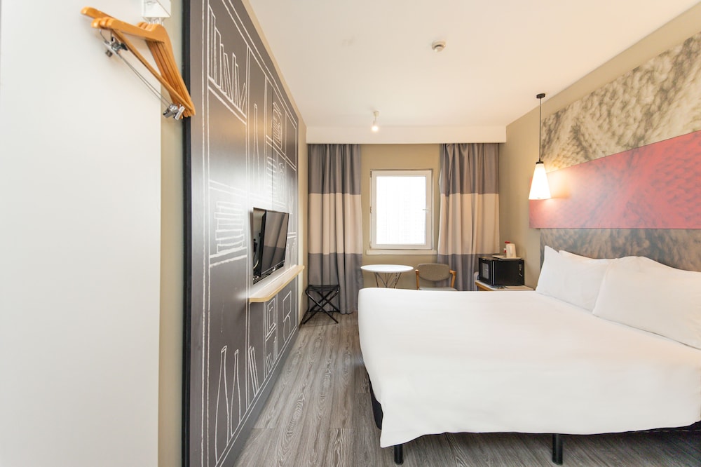 IBIS SHANGHAI LIANYANG 12/44