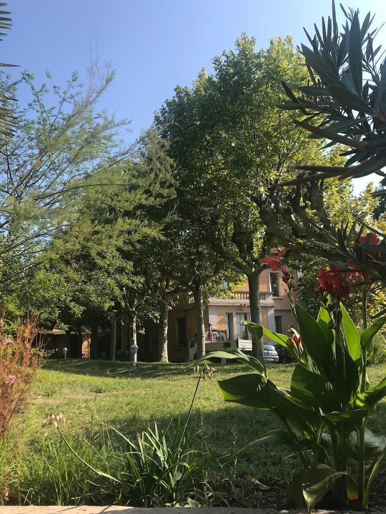 Villa Castel Chambres dHotes 36/45