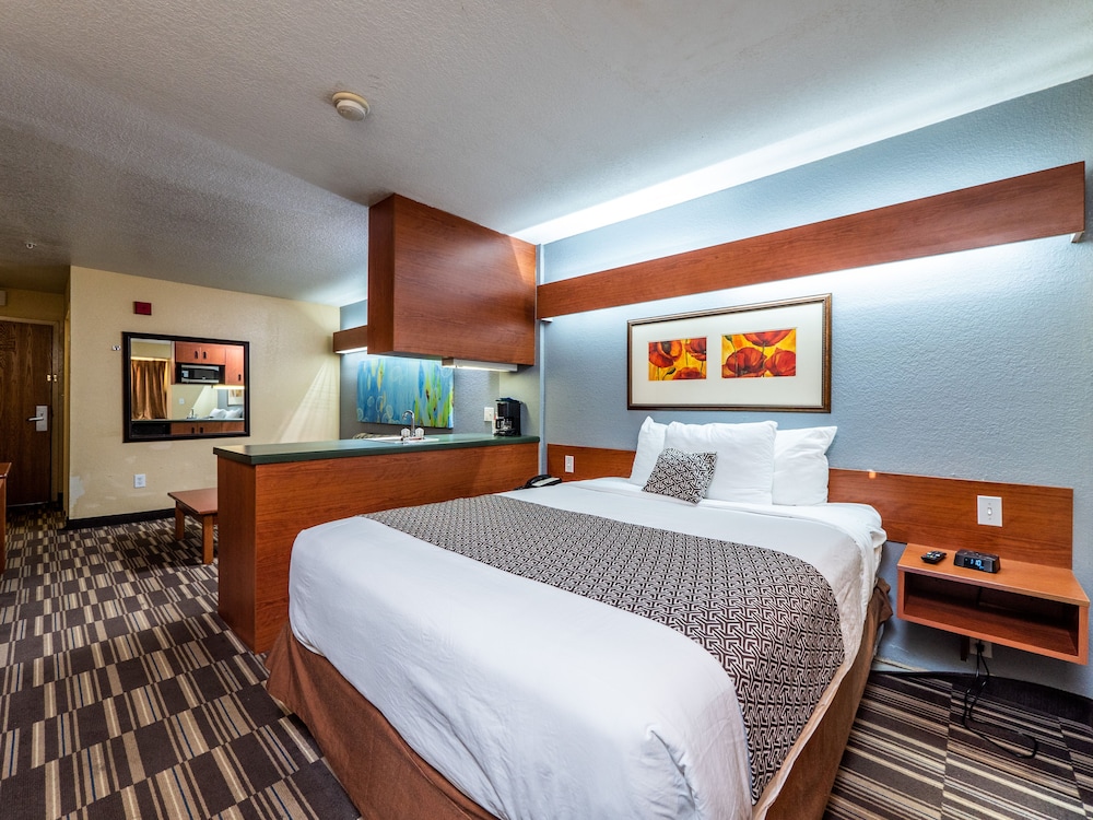 STUDIO, SUITE, QUEEN BED