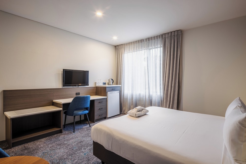 STANDARD, KING BED, ACCESSIBLE
