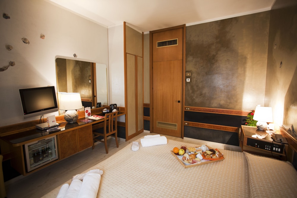 Diplomatic Hotel 32/62