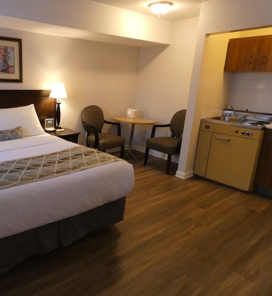 STANDARD, QUEEN BED, PET FRIENDLY, KITCHENETTE