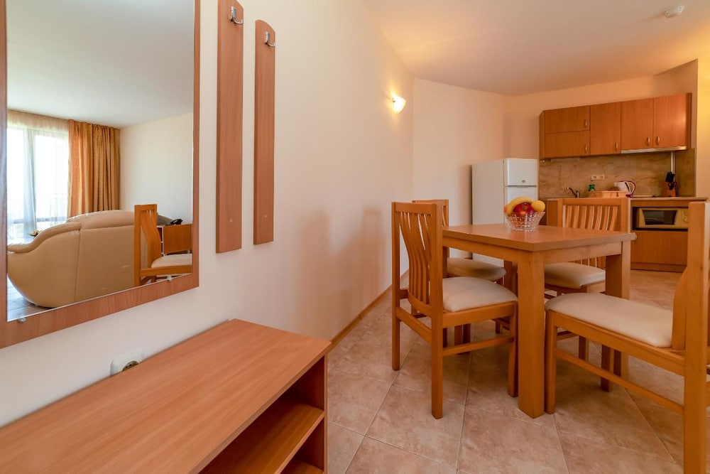 Aparthotel Rose Village 53/65