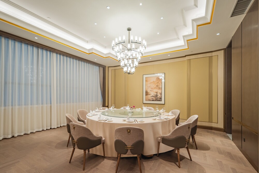 HOLIDAY INN ZHENGZHOU 54/69