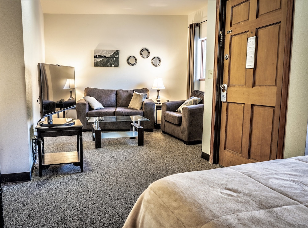 JC Suites 18/43