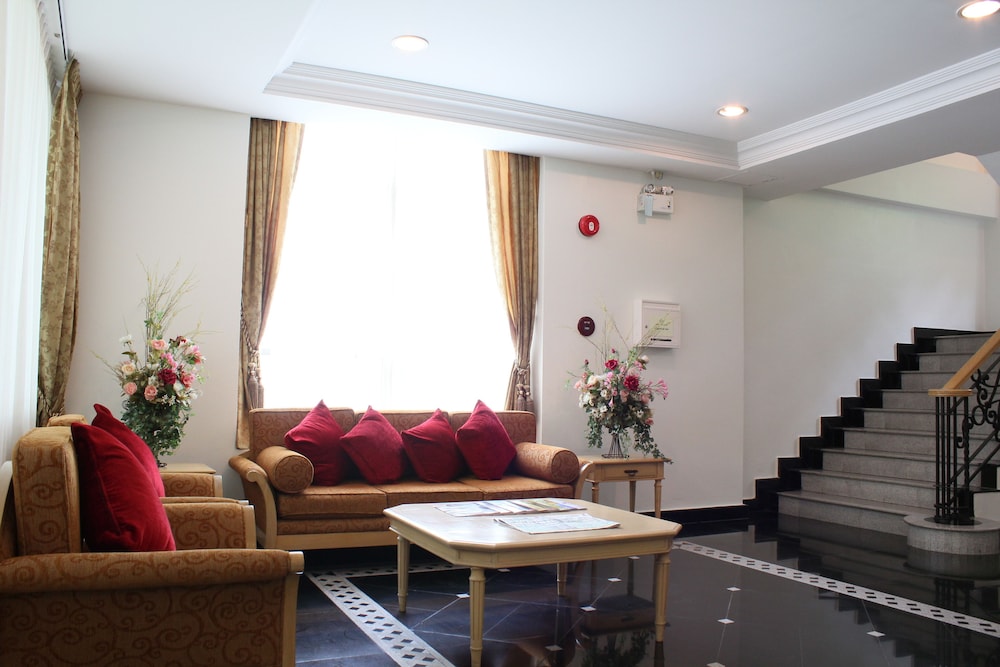 Romance Hotel Srinakarin 65/80