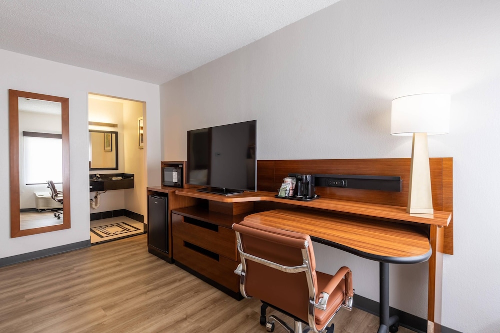 Comfort Inn - Dedham-Boston MetroWest 45/49
