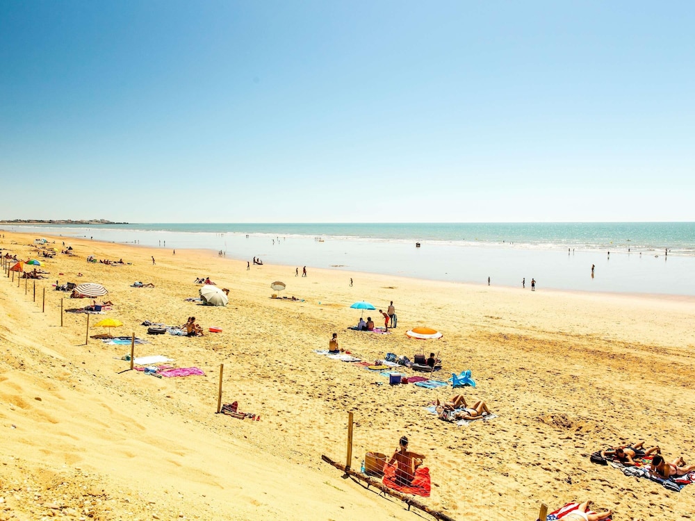 IBIS STYLES SAINT GILLES CROIX DE VIE 72/77