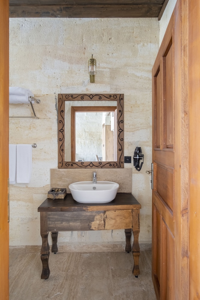 Uzay Cave Suites 45/50