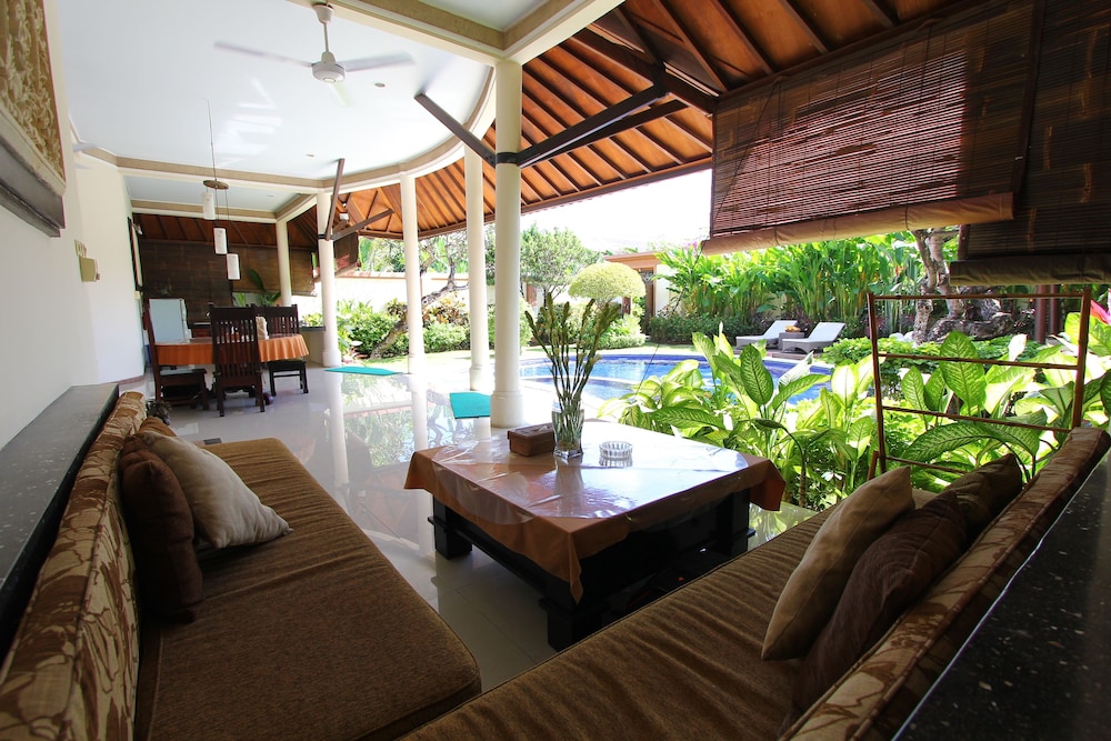 Heliconia Villa 62/77