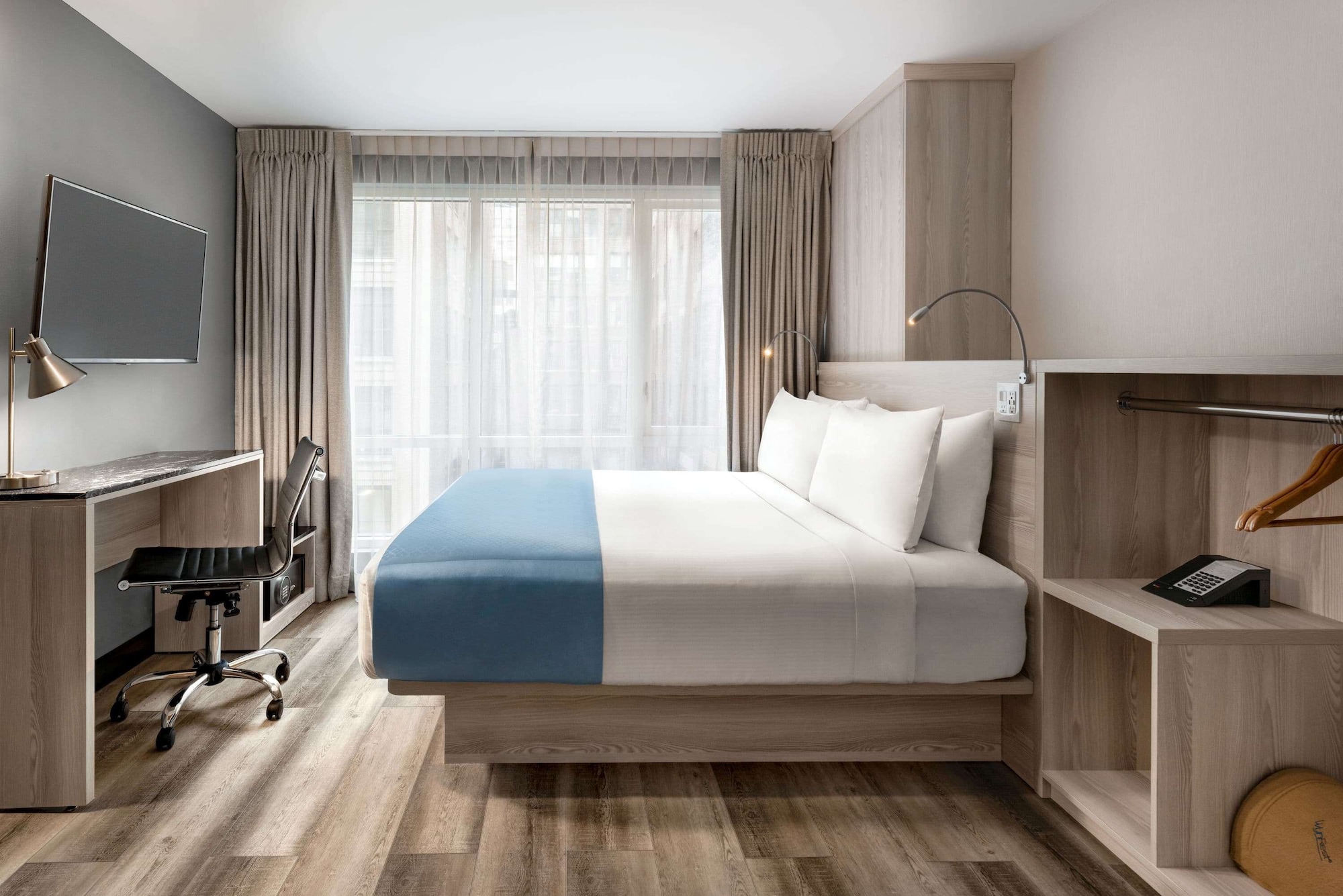 ROOM, KING BED, ACCESSIBLE