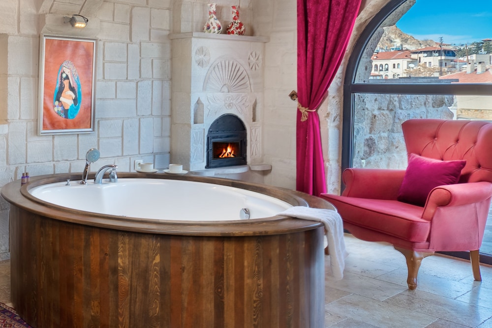 Megaron Cave Hotel 45/46