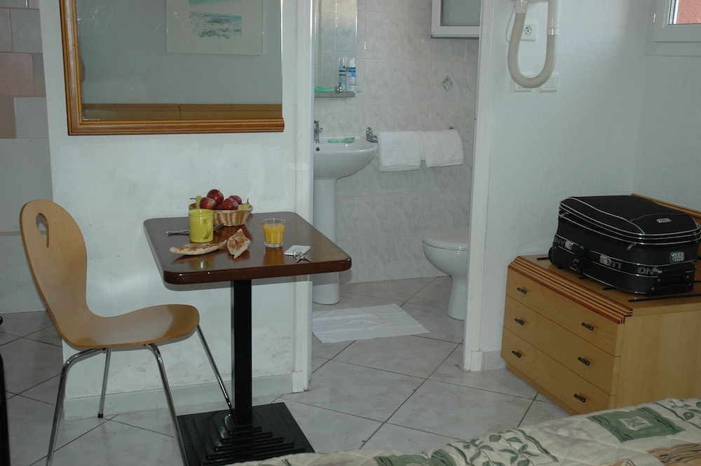Court Inn and Suites 24/42