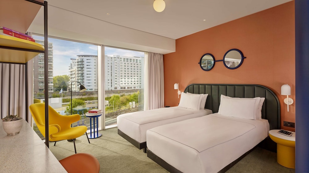 Art otel London Battersea power station powered by Radisson Hotels 12/48