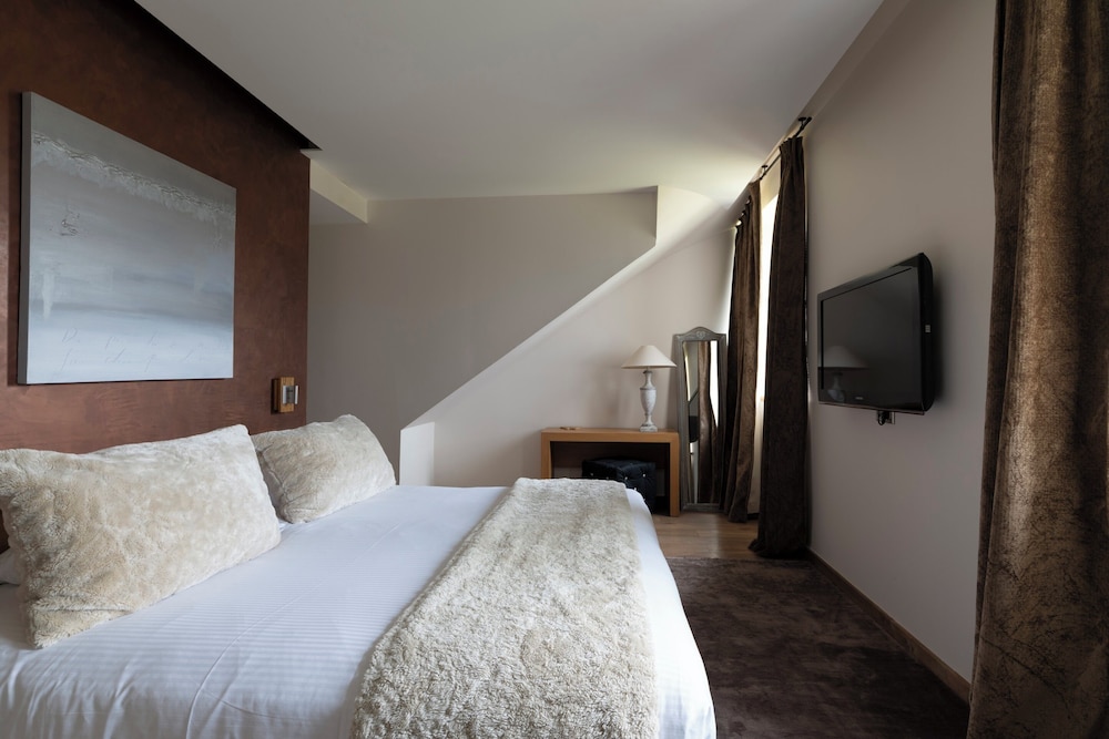 Relais Chateaux Chateau Des Avenieres 15/46