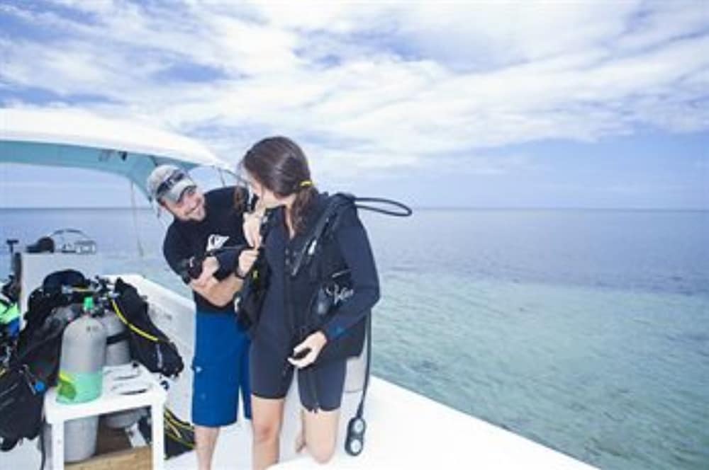 Las Rocas Resort And Dive Center 34/63