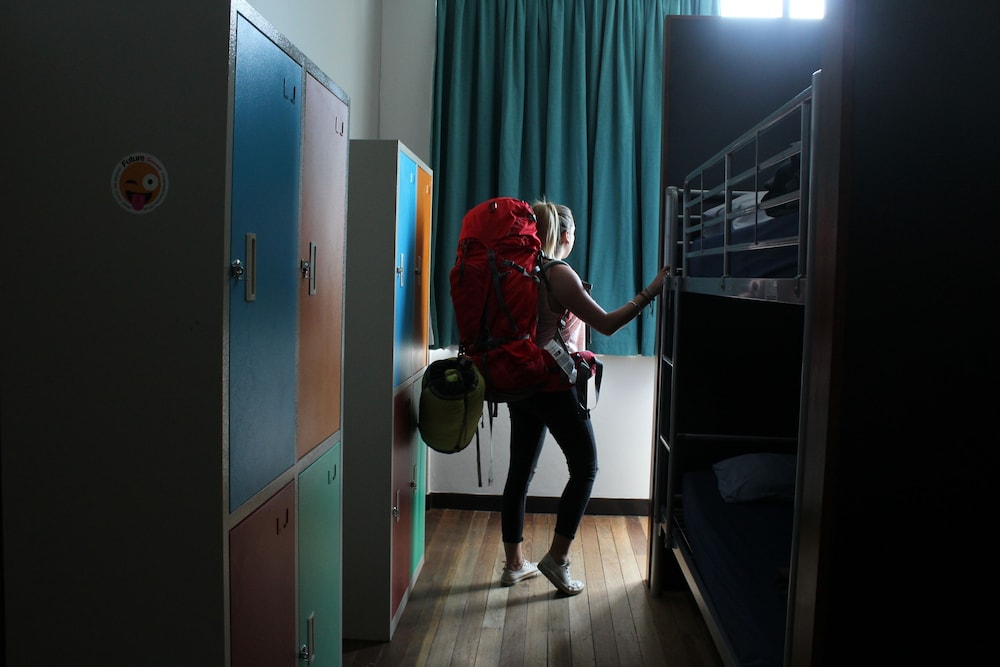 Bunk Backpackers 48/50