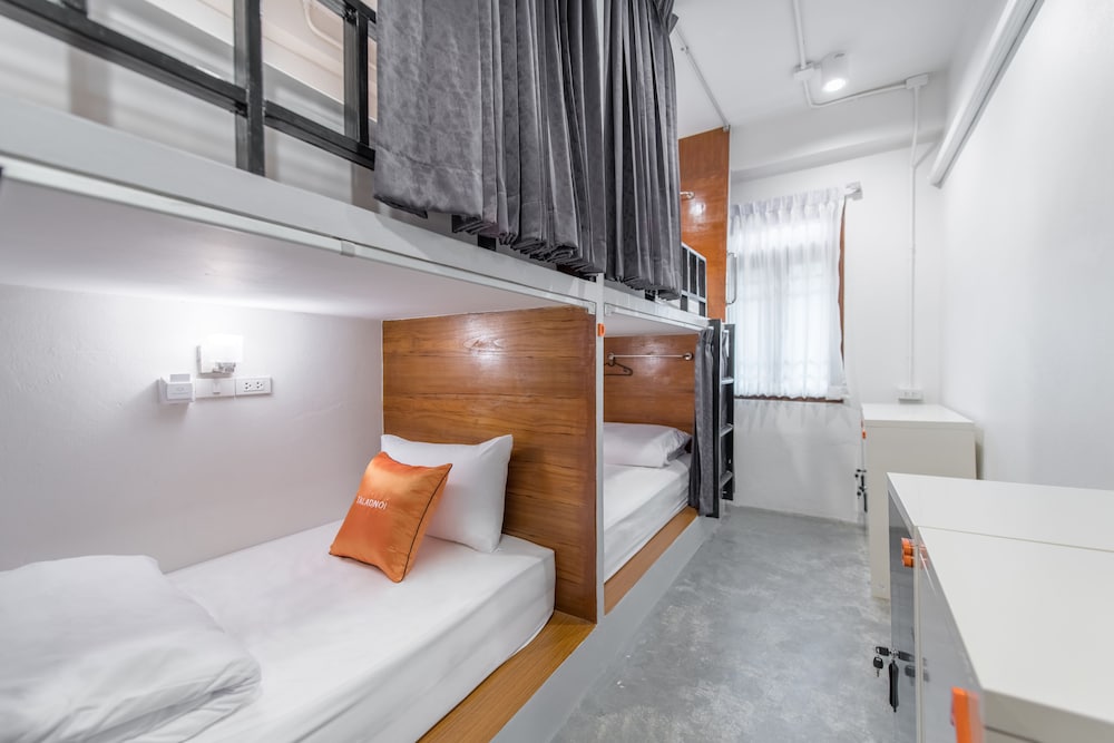 FEMALE DORM, 4 BEDS, SHARED BATHROOM
