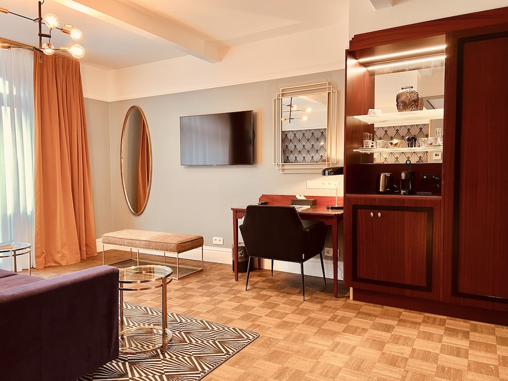 Gatsby Hotel 40/50