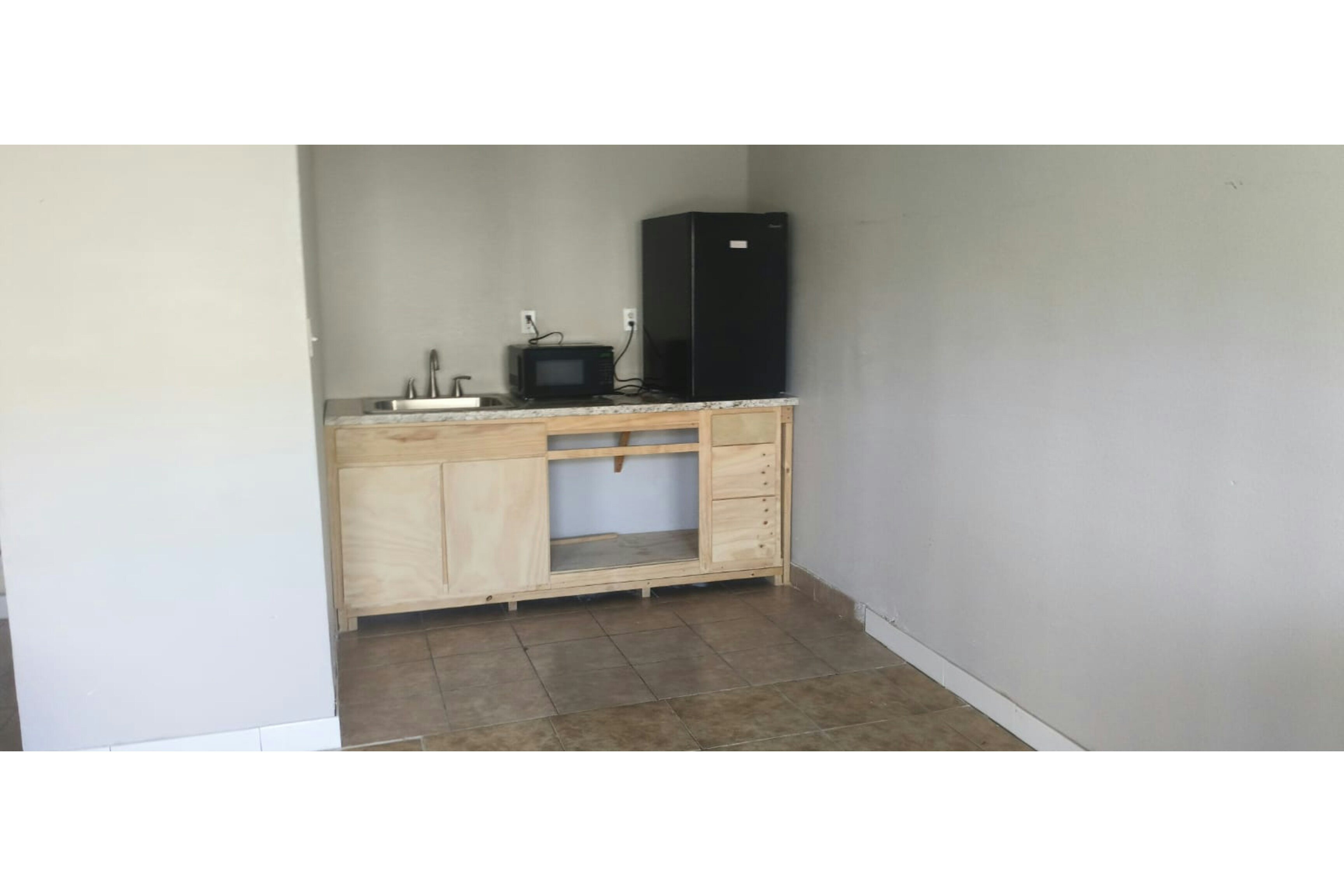 King Bed with Kitchenette Non-Smoking