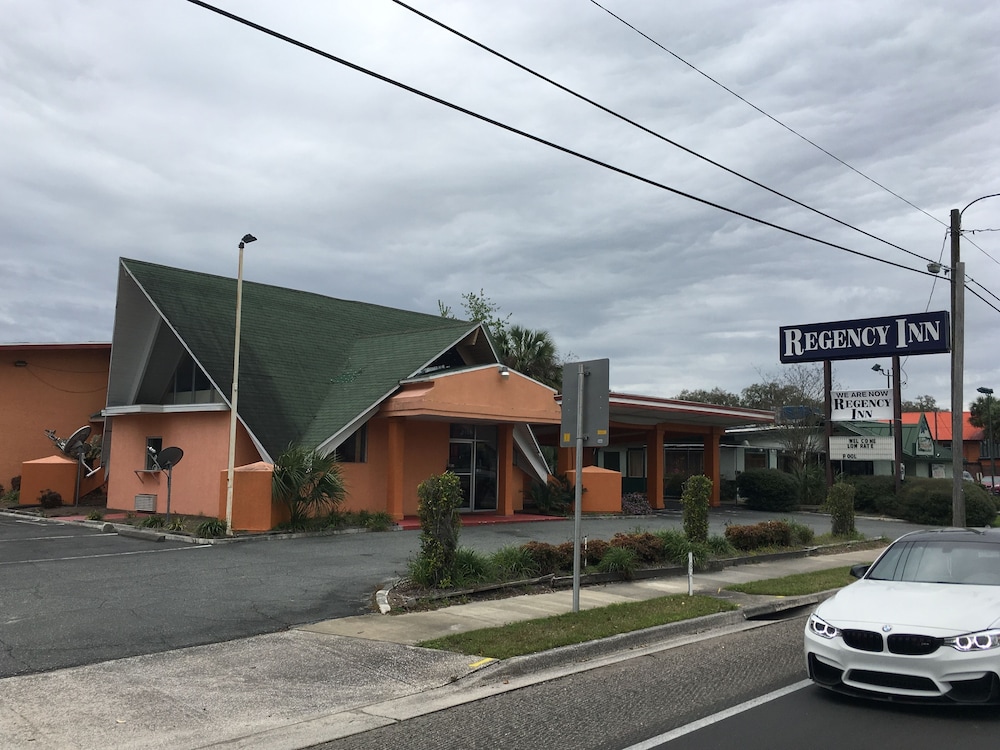 Regency Inn 4/55