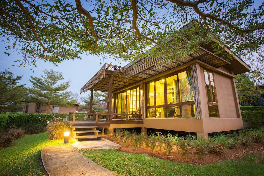 Mountain Creek Golf Resort & Residences in Sikhio