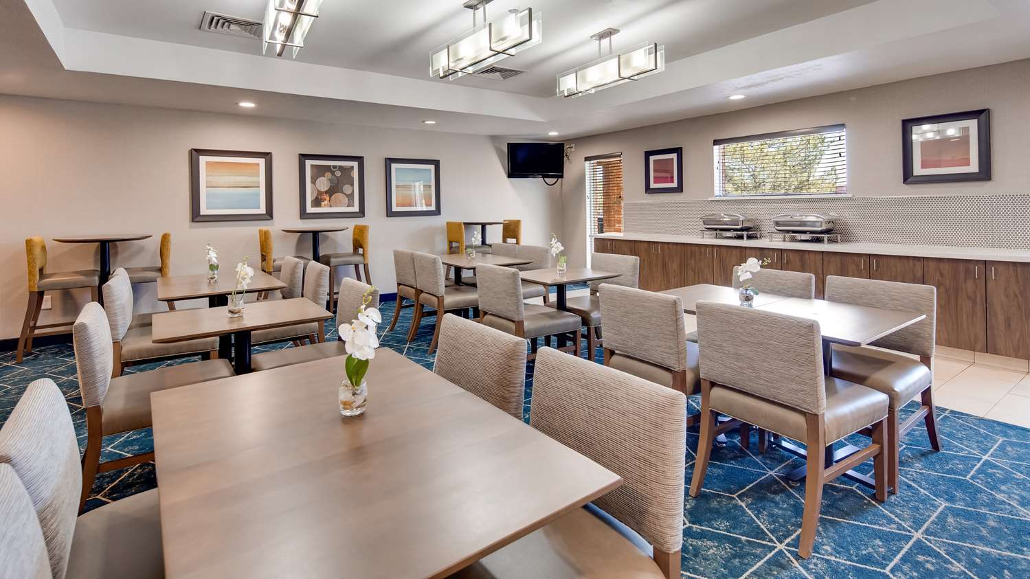 Best Western Plus Gateway Inn & Suites 30/34