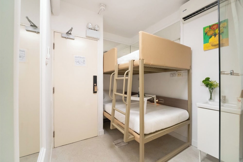 Apple Hotel 42/42