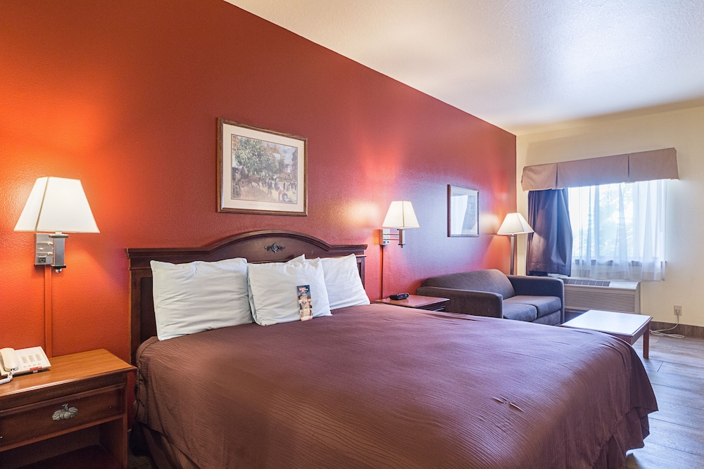 Quality Inn & Suites Victoria South 5/23