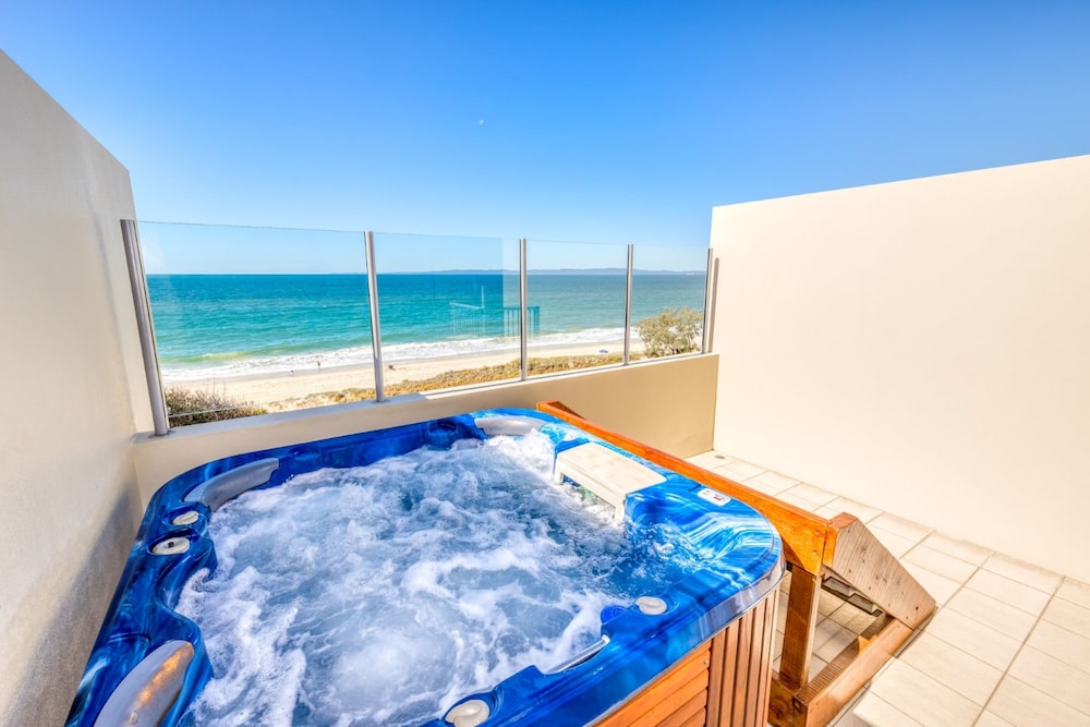 ON THE BEACH RESORT BRIBIE ISLAND 19/50