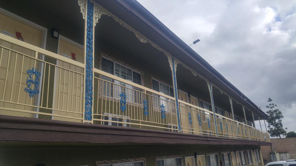 Riviera Motel 4/22