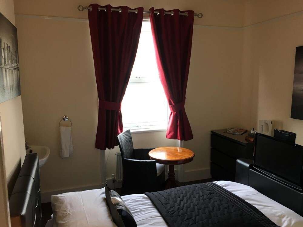 Atlanta Guesthouse 18/40