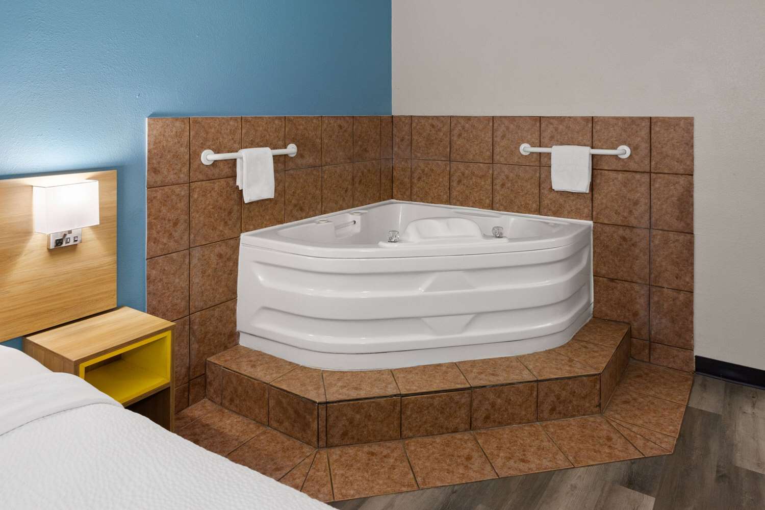 Days Inn & Suites By Wyndham Northwest Indianapolis 25/40