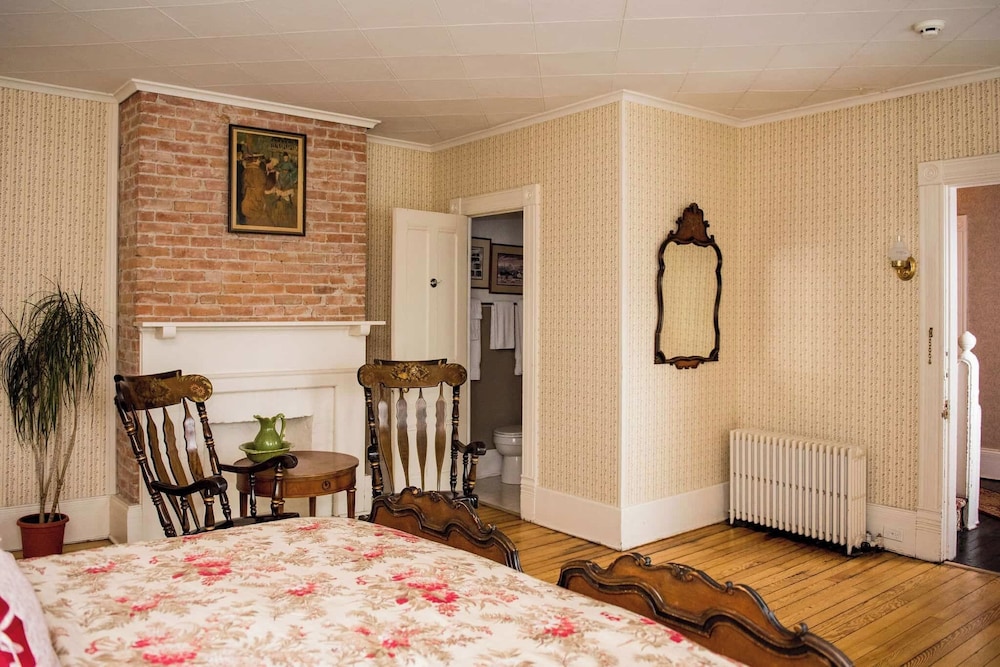 Springside Inn 22/44